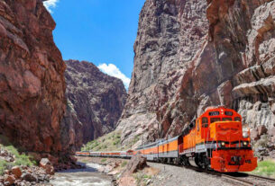 train ride through the mountains in colorado